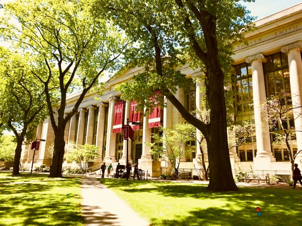 Domstol stoppar Trumps nedskärningar mot Harvard
